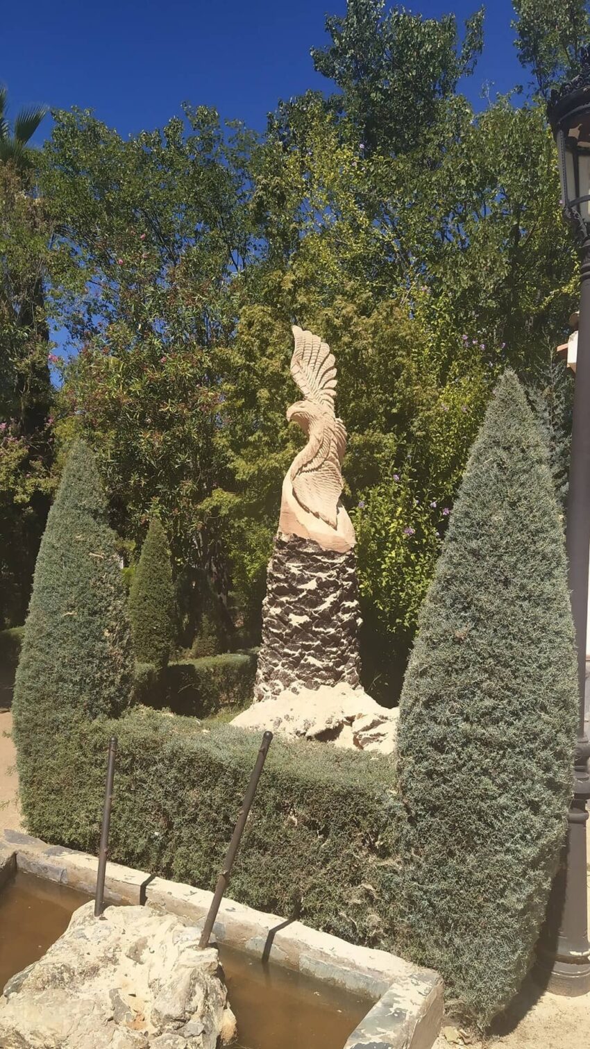 Escultura de pájaro